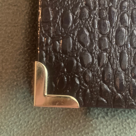 New brown embossed photo album. 100 double-sided pages. Hold 5” x 7” photos. - Picture 10 of 12